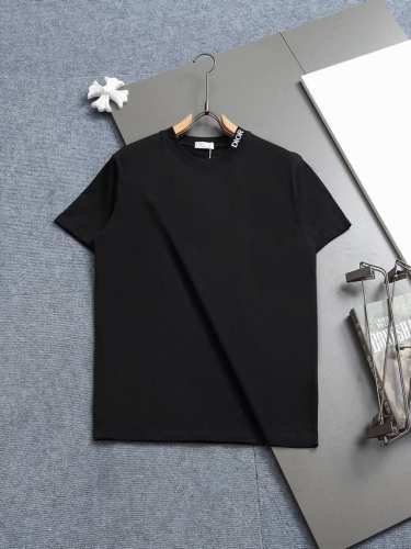 dior 迪奥 Cd 微宽版版型 Xs-L Cd 25Ss 新品官网同步发售 Logo印花 刺绣Logo图案 作为奢侈界的龙头，D家可谓是当之无愧了，而今天要说