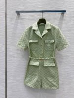Gucc* 2025Ss新款 高级感满满 定制面料 剪裁上身版型贴合度极佳 不旦颜色美，质感也敲好！复古又时尚 经典大气 各种身材都可以驾驭 Sml S后中长7