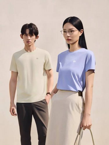 此款市场版本过多请注意袖口是压胶款原版打造可专柜任意对比~价格P贵有贵的道理 市场最高版本区别一切垃圾货 可隆五色款圆领短袖T恤 情侣男女同款 女士可选最小码K