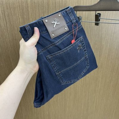 新品 Tra2540春夏新品休闲牛仔裤 官网同步发售 裤身工艺设计 进口客供辅料 东欧牛仔面料定制 代工厂p出品免检 每个细节做到极致 原版五金配件 潮范十足