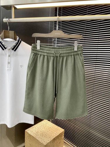 burberry- 巴宝莉 2025春夏季新款，最新休闲短裤。原版裤型上身休闲百搭、随性慵懒范，高级定制进口棉面料，订制工艺 舒适感爆棚。高端大气，夏天的味道有