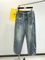 fendi 芬迪，2025春季最新品，专柜同步有售，原单狠货，水洗休闲牛仔裤，进口原版水洗弹力面料，舒适有弹性，顶级印花工艺字母图案Logo，原版五金辅料装饰，