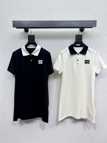 Miu家polo领连衣裙 很独特的品味与个性经典款版型设计简洁而优雅 独特的工艺 精致与细腻 高品质 两色 尺码Sml