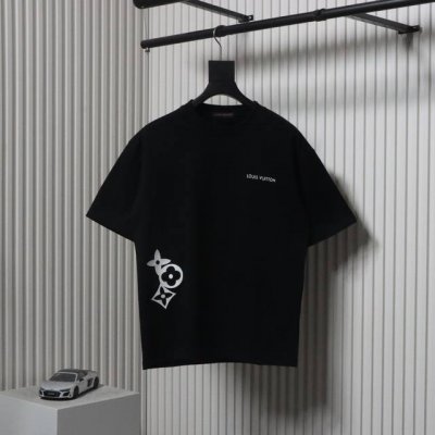 Louis Vuitton 路易威登 Lv 25Ss 腰间三花短袖T恤 面料采用定制240G 26支特滑双股精棉平纹高密无尘全棉布料 前幅高密度加厚 走线平整