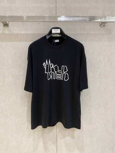 moncler 蒙口大爆款 2025春夏新款首发专柜最新款短袖圆领T恤 高端订制 设计前卫时尚！品牌Logo重工艺设计 高端定制面料.手感柔软.穿着舒适.专柜级