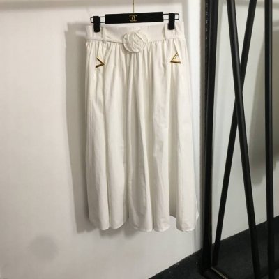 款号20252063 Valentin*新款 金属V字母口袋 立体花朵系带收腰压褶半裙，白色，卡其色，黑色，S-Xl， M码；腰围72弹力，长80