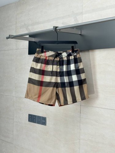 burberry* 巴宝莉 25Ss春夏新款经典格纹短裤 采用定制交叉提花平纹面料 抽绳式弹力绳裤腰 内里黑色网布里布 直筒剪裁版型 size S M L Xl