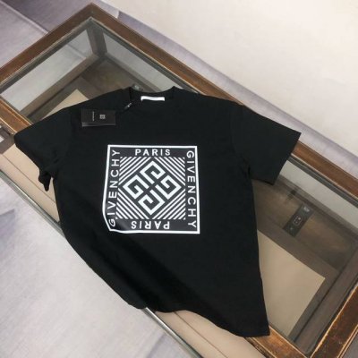 Givenchy 纪梵希 2025最新款情侣款圆领短袖 情侣T恤～ 春夏新品 高品质 时尚百搭潮款 定制进口面料 ！穿着舒适 透气 时尚不失个性 上身休闲随性