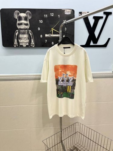 款号173 louis Vuitton Lv2025Ss印花烫钻字母图案圆领短袖 采用280G纯棉双纱面料 上身舒适柔软 前片采用白墨直喷烫钻工艺 整体高端大气