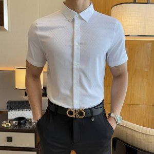 纪梵希- Ss时尚大爆款精品衬衫 贸易公司渠道货 品相完美如斯 属于入柜级别 可预见性的爆款 高级定制进口高级棉混纺面料 大师级剪裁 质感无敌 亲肤性极佳 非常
