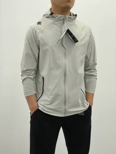 供 新品分享专柜同款 迪桑特 Athletic系列男士连帽外套防晒衣 春夏换季必备宝藏B1177单品 一衣穿三季好咩 防晒衣防晒外套于一体 性价比直接拉满了防晒