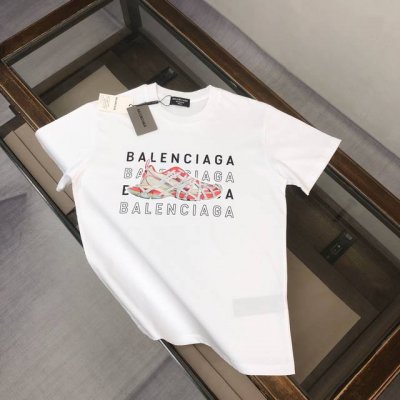 Balenciaga 巴黎世家 2025最新款情侣款圆领短袖 情侣T恤～ 春夏新品 高品质 时尚百搭潮款 定制进口面料 ！穿着舒适 透气 时尚不失个性 上身休闲