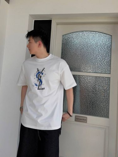 25春夏圣罗兰手绘新款短袖上新 颜色： 黑色 白色 尺寸：Xs S M L Xl 版型：廓形