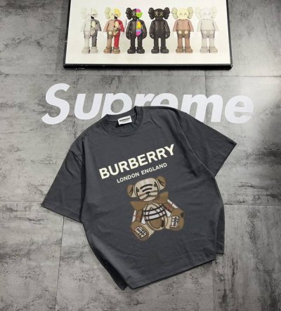 Burberry巴宝莉25Ss经典小熊系列 专柜款复古情侣 印花短袖T落肩袖 重磅280G精梳棉材质 透气舒适 版型宽松 进口外贸级专柜印花，随意搓洗不褪色不变