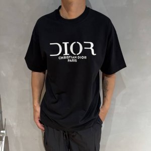 Dior夏季短袖采用优质棉质面料 亲肤舒适 版型完美 百搭款 Logo设计别具一格 上身效果潮流时尚活力满满 码数 S-2Xl 高端货品