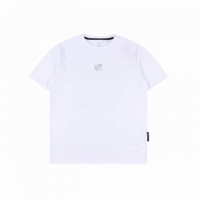 loewe罗意威 X On 联名反光短袖T恤 面料对色定染 采用 克同缸染双面丝光棉面料 上身爽滑透气 超精细平网印花工艺 采用细致网纱版作网板 定制激光切割3
