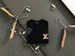 L牌*微宽版型S-Xl 25早春最新刺绣Logo重磅短袖 高端品质专柜原单圆领援助 顶级制作工艺进口面料 专柜款独特设计 采用进口高端订制进口丝线手感一流 官网