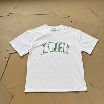 Celine赛琳 字母Logo印花圆领短袖T恤 Celine Celine 是时尚界最具影响力的品牌之一。1937年，克里斯托巴尔 巴伦西亚加在巴黎创立了这一品