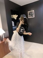 y31065#31537#25Ss新款Chane*字母网纱半裙花朵衬衣 独家设计款 定制Yb纽扣装饰老花字母网纱面料 模特上身均为大货实拍 半裙黑白两色 T恤黑