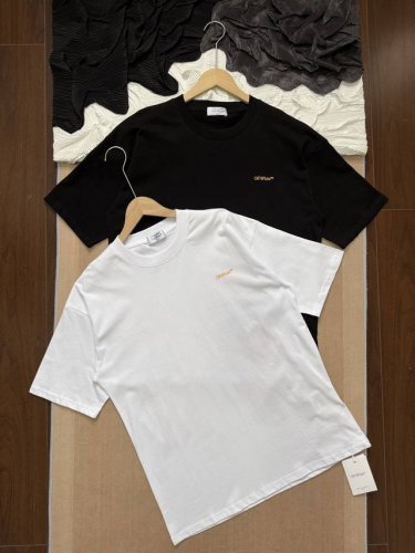 off-White 25Ss胶带箭头 高街宽松圆领短袖T恤 颜色：黑色、白色 尺码：S-Xl 面料：260克定制双纱高密度纯棉面料 工艺: 整件衣服采用精密压花