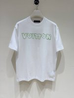 新品V登家族男士高端时装款圆领短袖T恤，香港洋行渠道货，高奢品鉴白金级单品，25年春夏新品，经典人气单品！超高版本！！ 客供埃及进口顶级面料，甄选尼罗河区域光照