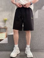 芬迪 2025春夏新款男士休闲短裤 高端货简洁时尚大方 定制原版进口面料 简洁利落又清爽 品质做工细节经得起任何形式检验简约大方百搭款 上身优雅帅气，焕然一新的