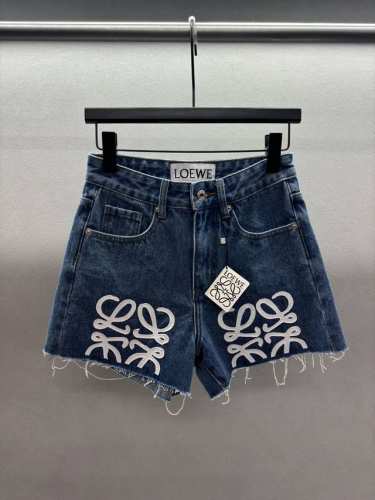 2660 Spring And Summer ！Loew*，刺绣Log短裤， 定制Yb五金辅料，修饰腿型万能百搭短裤， 穿上不会有束缚感！ 三码！