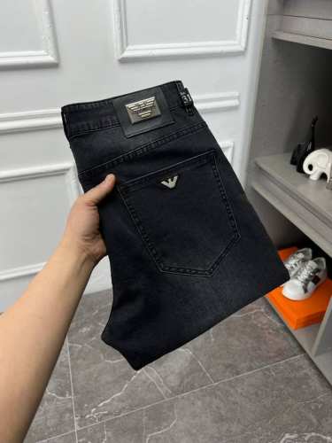 阿玛尼 新款来袭2670新春爆款新品 专柜有售 实体店极品牛仔裤专柜原版1:1好货，适合各个年龄段。市场最高版本的欧洲进口面料。舒适柔软亲肤，上身效果超级棒时尚