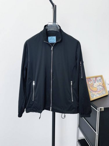 款号：D119 prada普拉达袖章外套 版型超正 独家定制面料 辅料 内衬同步原版 手臂徽章五金开模树脂 雕刻 增加整体质感 1:1定做金属拉链头 细节体现品
