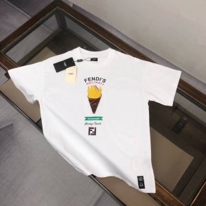 Fen*Di 芬迪 25Ss最新款百搭短袖T恤男女同款！！ 胸前刺绣薯条设计！特供定制面料！加上紧密纺纱工艺又使面料光滑紧密得到整体面料的高级感，大牌专业提供，