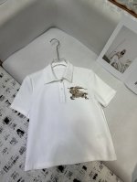 burberry 新款翻领上衣 贴布绣花装饰 质感细腻软糯 经典减龄单品 设计时髦版型不挑人上身巨显瘦 高品质 两色尺码 Sml