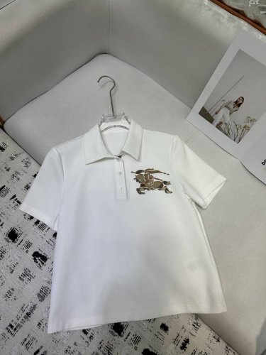 burberry 新款翻领上衣 贴布绣花装饰 质感细腻软糯 经典减龄单品 设计时髦版型不挑人上身巨显瘦 高品质 两色尺码 Sml