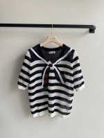 Miumi* 新款 海军披肩条纹短袖 .