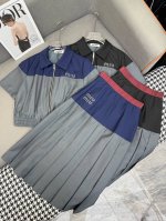 Miumi* 25Ss新款短袖外套半身裙套装 撞色拼接设计 字母绣花装饰 时尚大方 两色三码Sml