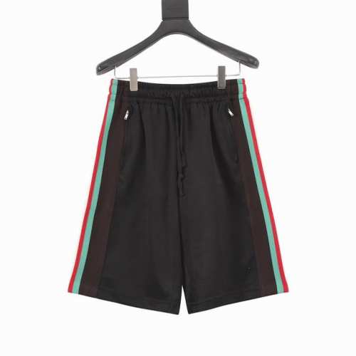 Gucci 古奇 经典侧边条纹织带短裤 原8,500购买，聚酯纤维面料、裤管两侧撞色条纹、抽绳松紧腰头、直筒短裤版型、全套辅料配备！聚酯纤维属于混纺面料，撞色面