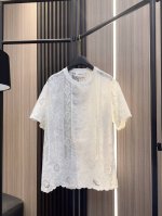 伊莎贝尔2025新版 仙气十足的蕾丝美衣来袭 精致提花蕾丝，若隐若现的美轻盈透视网纱设计，突显独特气质 精选面料，柔软舒适 时尚短袖版型，显瘦又遮肉优雅提花工艺
