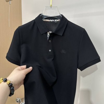 burber巴*宝利 2025A W春夏进口特纺纱线双丝光长绒棉翻领短袖Polo衫 采用夏日清爽的翻领设计短袖款式，适合夏季穿着。面料柔软舒适，吸湿性好，可以帮