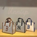 高品质 批 款号：601 Mlb专柜托特包单肩斜挎手提帆布大标休闲男女包 高端复刻，一包一码，单肩斜挎托特包，百搭时尚 颜色：黑色 深棕 奶白 尺寸：23X18