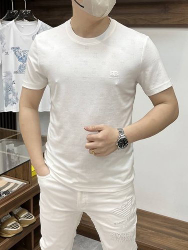巴黎世家-2540Ss夏季新款 时尚大爆款圆领T恤 休闲时尚外穿 内搭必备款 舒适好看上身可见 定制进口高端丝光面料 手感细腻丝滑有质感 上身舒适透气清爽 穿着