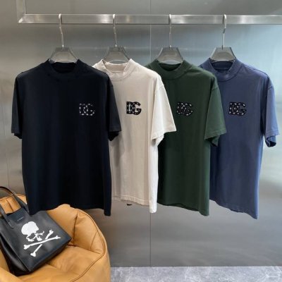 Dg家 Dg T恤超有格调经典百搭，左胸处闪亮的“Dg”标志，低调中尽显奢华格调 面料柔软亲肤，宽松版M-3Xl 隔天