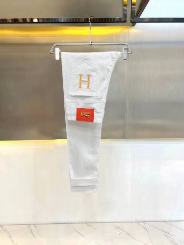 主推.长期有货 爱马仕 高品质 2025官网高端新品原单少数帅爆牛仔裤，百分百原单 百搭神器！今年最新流行的风格设计款式，采用进口棉花制作成的单宁布，上身舒适，
