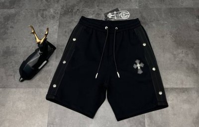 新款短裤上新2025Ss夏季新品 Chrome Hearts 11 克罗心十字架 重工艺贴皮标铆钉刺绣短裤 暗黑系潮人必备短裤 家人们，又被我挖到宝了！克罗心这