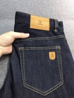 新品 Ber家族时装款商务休闲牛仔裤，香港洋行渠道货，重磅级品鉴奢华之物，高级成衣系列，25年春夏新品，上海国金旗舰店在售款！ 设计感超强的一款牛仔裤，个性且腔
