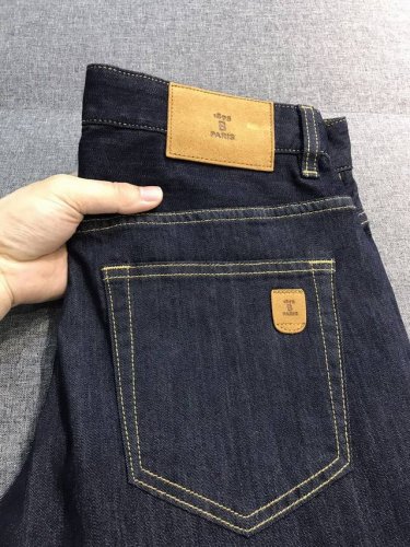 新品 Ber家族时装款商务休闲牛仔裤，香港洋行渠道货，重磅级品鉴奢华之物，高级成衣系列，25年春夏新品，上海国金旗舰店在售款！ 设计感超强的一款牛仔裤，个性且腔