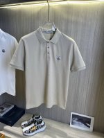 Moncler蒙口 2025春夏新款polo衫商务休闲翻领短袖T恤，精致合体的剪裁版型衬托出了极简主义的设计风格，把优雅风展露的一览无余！高克重260G纯棉珠地