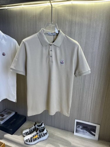 Moncler蒙口 2025春夏新款polo衫商务休闲翻领短袖T恤，精致合体的剪裁版型衬托出了极简主义的设计风格，把优雅风展露的一览无余！高克重260G纯棉珠地