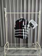 Burberry巴宝莉经典格子商务半袖格子衬衫 基本是每年夏天都要穿的单品 格子衬衫独特的高级感 四季都可以穿的衬衫 夏天穿衬衫也不会热啦 黑色耐脏 无性别穿搭