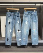 chrome Hearts ｜克罗心 Ch香港城市限定系列 梵文十字贴布拼皮牛仔裤 蓝白配色 香港限定 潮流玩家们，克罗心香港城市限定牛仔裤震撼登场！ 独特配色