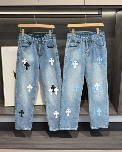 chrome Hearts ｜克罗心 Ch香港城市限定系列 梵文十字贴布拼皮牛仔裤 蓝白配色 香港限定 潮流玩家们，克罗心香港城市限定牛仔裤震撼登场！ 独特配色