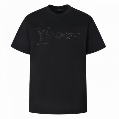 款号Y708 1V 24Ss 铆钉绣花短袖 黑色 Vic限定款6,800购入，菲董联名系列，采用230G32S双纱纯棉面料，胸前呈现饰钉和3D花卉刺绣，四叶草花